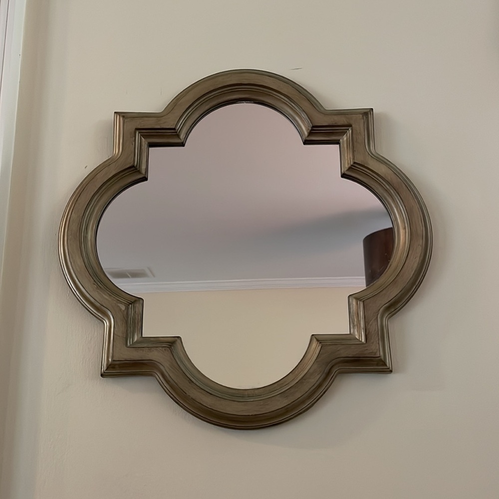 Gold mirror